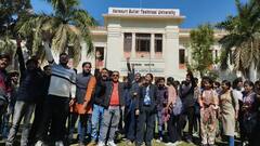 कानपुर की इस यूनिवर्सिटी के हजारों छात्र सड़क पर उतरे, नाराज स्टूडेंट्स ने की जमकर नारेबाजी