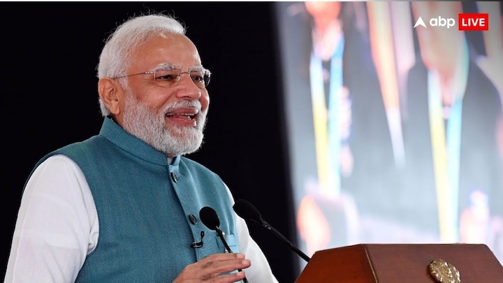 सर्वे से ये सामने आया है कि भारी संख्या में जनता ने प्रधानमंत्री नरेंद्र मोदी के कामकाज को सराहा है और उन्हें बेहरतीन पीएम मानती है.