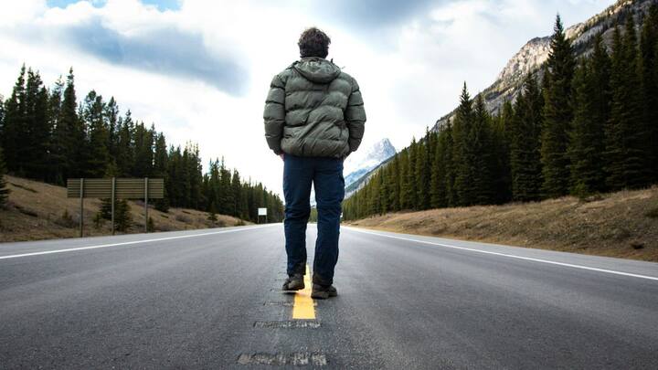 और आप भी सिंगल है लेकिन वैलेंटाइन डे के दिन आप किसी का साथ पाना चाहते हैं. यह खास दिन किसी के साथ बिताना चाहते हैं. तो आप के लिए बड़े काम की साबित हो सकती है यह सर्विस. जिसमें आपको रेंट पर गर्लफ्रेंड बनाने का मौका मिल रहा है.