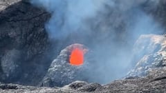 Kilauea Volcano: ছোট্ট হাঁ মুখ, তার এত তেজ? অগ্ন্যুৎপাতের ভয়ঙ্কর দৃশ্য, ৩০০ ফুট উঠল লাভার ফোয়ারা