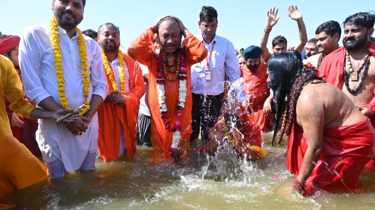 Maha Kumbh 2025: CM विष्णु देव साय ने महाकुंभ में लगाई डुबकी, व्यवस्था पर क्या कहा?