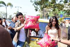 ऑटो में Nadaaniyan के प्रमोशन के लिए निकले खुशी कपूर और इब्राहिम अली खान, वैलेंटाइन वीक में बरसा रहे हैं प्यार