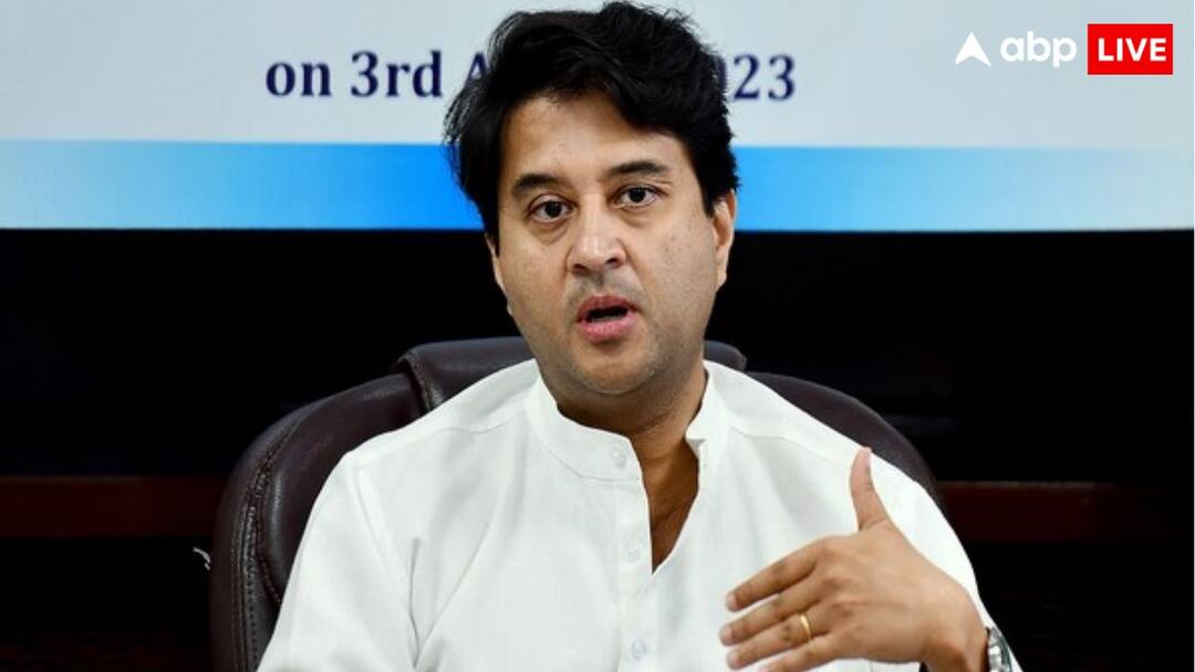 Mahakumbh 2025: महाकुंभ में आज ज्योतिरादित्य सिंधिया, संगम में लगाएंगे डुबकी, संतों से होगी मुलाकात, जानें क्या है शेड्यूल Jyotiraditya Scindia Prayagraj Visit Triveni Sangam Ganga Puja Maha Kumbh Mela 2025 Mahakumbh 2025: महाकुंभ में आज ज्योतिरादित्य सिंधिया, संगम में लगाएंगे डुबकी, संतों से होगी मुलाकात, जानें क्या है शेड्यूल