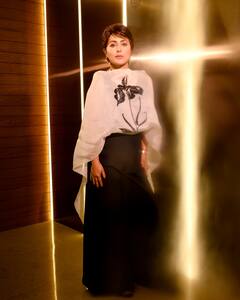 Hina Khan: कॅन्सरसोबत झुंज देणाऱ्या हिना खानचा ग्लॅमरस लूक; पाहा फोटो!