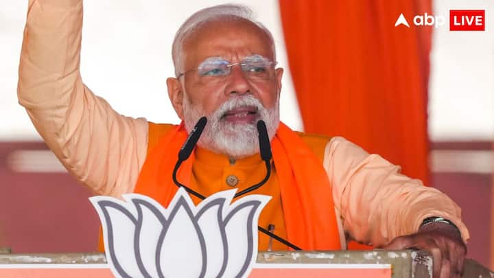 सर्वे के अनुसार 61.8% लोग मोदी सरकार के प्रदर्शन से संतुष्ट हैं और इसे अच्छा या बहुत अच्छा मानते हैं. वहीं 21.1% लोगों ने सरकार के कामकाज को खराब बताया. अगस्त 2024 में 58.6% लोग मोदी सरकार के प्रदर्शन से संतुष्ट थे जो अब बढ़कर 61.8% हो गया है.