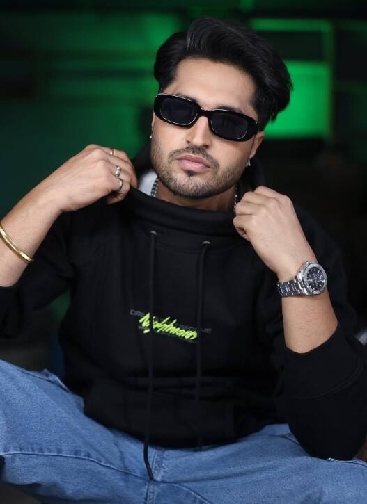 ਪੰਜਾਬੀ ਗਾਇਕ ਜੱਸੀ ਗਿੱਲ ਦੀ ਸਟੇਜ ਕੋਲ ਬੰਦੂਕ ਲੈ ਘੁੰਮ ਰਿਹਾ ਸੀ ਸ਼ਖਸ਼, ਪੁਲਿਸ ਨੇ ਕੀਤਾ ਕਾਬੂ...