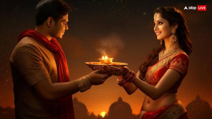 करवा चौथ के दिन महिलाएं चांद की पूजा के बाद ही व्रत खोलती हैं. 2025 में करवा चौथ का चंद्रोदय रात 08.13 मिनट पर होगा.