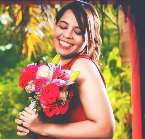 ਅਸਲ ਵਿੱਚ, ਇਹ ਇੰਗਲੈਂਡ ਵਿੱਚ ਇੱਕ ਪ੍ਰਥਾ ਹੈ, ਜਿਸ ਵਿੱਚ ਕੁੜੀਆਂ ਅਤੇ ਮਹਿਲਾਵਾਂ ਰਾਤ ਨੂੰ ਆਪਣੇ ਸਿਰਹਾਣੇ ਹੇਠਾਂ ਤੇਜ ਪੱਤੇ ਰੱਖਕੇ ਸੋਦੀਆਂ ਹਨ। ਇਸ ਦੇ ਪਿੱਛੇ ਇੱਕ ਖ਼ਾਸ ਕਾਰਣ ਹੁੰਦਾ ਹੈ।