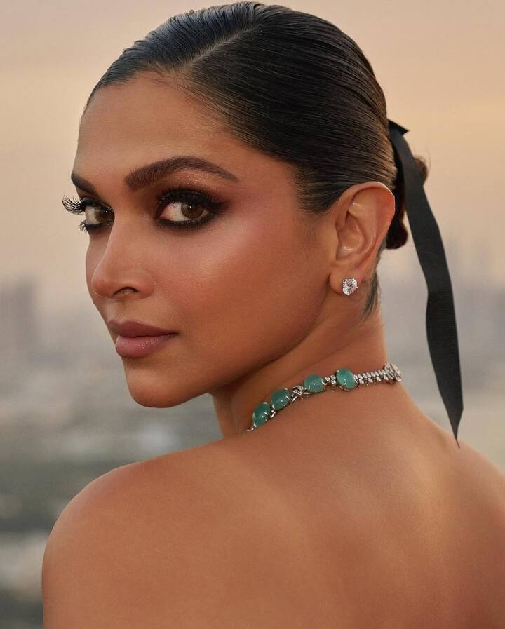 As Cartier’s brand ambassador, Deepika donned a striking jewellery piece from their exclusive Nature Sauvage collection—the Chryseis necklace.