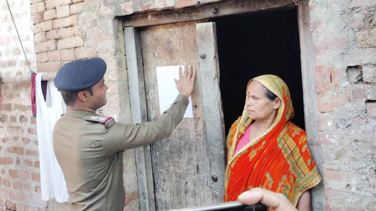 मोकामा फायरिंग मामले में पुलिस का एक्शन, मोनू सिंह समेत दो के घर चिपकाया कुर्की का इश्तेहार