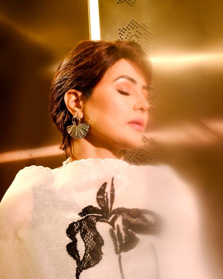 ही व्यक्ती म्हणजे हिना खानचा बॉयफ्रेंड रॉकी जैस्वाल.