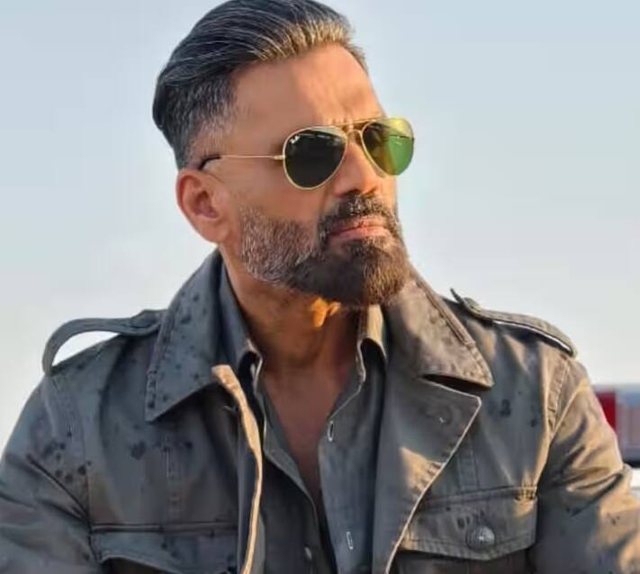 સુનિલ શેટ્ટીએ કહ્યું હતું કે, 'મહાકુંભ માટે જે પ્રકારની વ્યવસ્થા કરવામાં આવી છે તે અદ્ભુત અને દૈવી છે. કરોડો લોકોનું આગમન અને મા ગંગા, યમુના અને સરસ્વતીના સંગમમાં પવિત્ર ડૂબકી લગાવવી એ ખરેખર સનાતનની શક્તિ છે. અભિનેતાએ આગળ કહ્યું હતું કે, 'દર કલાકે લાખો લોકો સ્નાન કરે છે અને જતા રહે છે. આવી વ્યવસ્થા ક્યાંય ન બની શકે. મહાકુંભમાં આવવું અને ગંગામાં ડૂબકી લગાવવી એ મારા જીવનનો સૌથી મહત્વપૂર્ણ ક્ષણ છે.