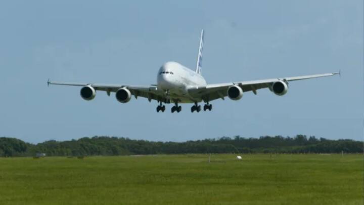 जेव्हा पृथ्वीचा गोलाकार आकार विचारात घेतला जातो, तेव्हा दोन बिंदूंमधील सर्वात कमी अंतर एक वक्र बनते, ज्याला भूगर्भीय म्हणतात.