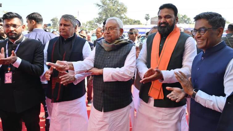 bihar CM Nitish Kumar Pragati Yatra in Jehanabad inaugurated and laid the foundation stone of many projects Pragati Yatra: 'जहानाबाद को मिले मेडिकल कॉलेज, स्पोर्ट्स, कॉम्प्लेक्स, और...', सीएम ने किया 200 करोड़ की योजनाओं का ऐलान