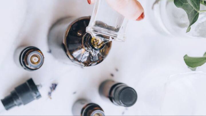 4. Jasmine, Patchouli, And Sandalwood: A good fragrance not only works to attract others but also makes you happy from within as well. Mix 2 drops of jasmine, with 2 drops of patchouli and 1 drop of sandalwood and simply apply it on your wrist or behind your ears. (Image Source: Pinterest/hunkerhome)