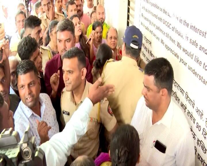 बँकेवर निर्बंध घातल्याचा मेसेज आला त्यामुळं इथं आल्याचं ठेवीदारानं सांगितलं आहे. आरबीआयनं न्यू इंडिया को ऑपरेटिव्ह बँकेवर निर्बंध घातल्यानंतर गुंतवणूकदार मोठ्या संख्येनं ठेवींचं काय होणार या विचारातून जमा झाले आहेत.
