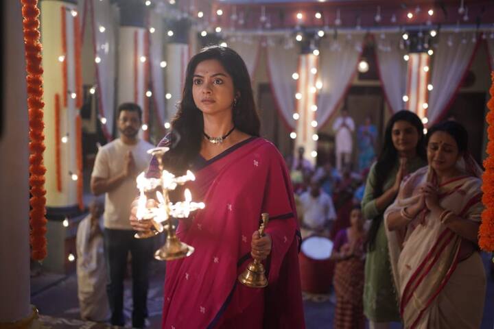 এই সিরিজ সম্পর্কে শোলাঙ্কি বলেছেন, 'রাজনন্দিনীর চরিত্রে অভিনয় করা আমার কাছে একটা দুর্দান্ত অভিজ্ঞতা। ও এমন একটা মানুষ, যে সমস্ত অন্ধবিশ্বাসের মূলে আঘাত করতে চায়। বের করে আনতে চায় সত্যিটা, তা সে যত তীক্তই হোক না কেন।'