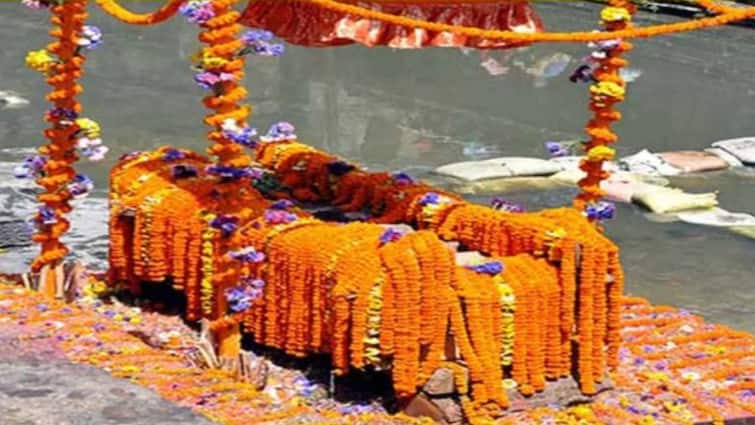 Saints Samadhi funeral rites of sadhu saints know what is jal samadhi ...