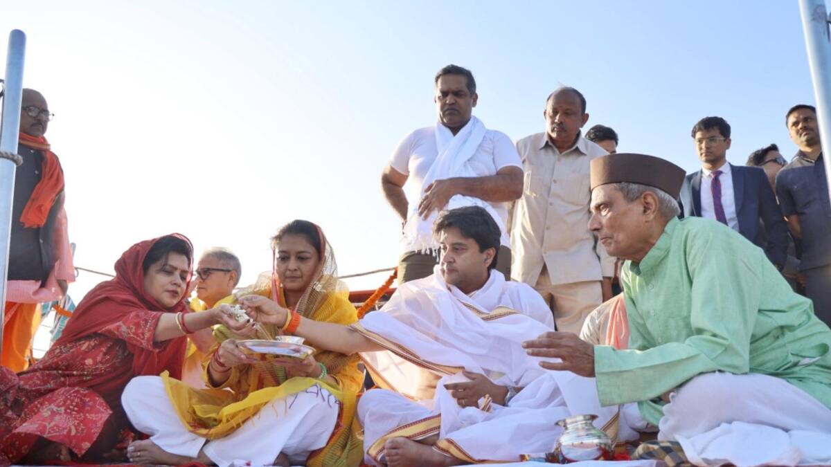 ज्योतिरादित्य सिंधिया और सचिन पायलट ने महाकुंभ में किया गंगा स्नान, देखें तस्वीरें