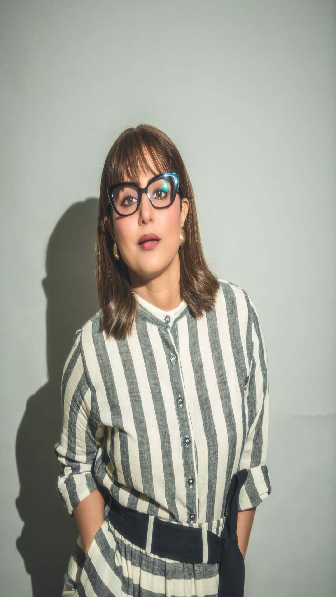 Hina Khan Goes Retro In Latest Photoshoot, See Pics