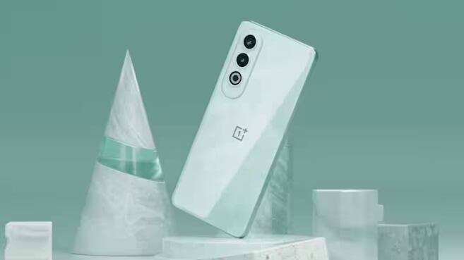 OnePlus ફોન બજારમાં ખૂબ જ લોકપ્રિય છે. આવી સ્થિતિમાં જો તમે 20,000 રૂપિયાની રેન્જમાં એક શાનદાર ફોન ખરીદવાનું વિચારી રહ્યા છો તો OnePlus Nord CE 4 તમારા માટે એક શ્રેષ્ઠ વિકલ્પ સાબિત થઈ શકે છે. વાસ્તવમાં આ ફોન ઈ-કોમર્સ પ્લેટફોર્મ અમેઝોન પર ખૂબ જ સસ્તા ભાવે લિસ્ટ કરવામાં આવ્યો છે. વધુમાં બેંક અને કૂપન ઑફર્સ દ્વારા તેને વધુ સસ્તો બનાવી શકાય છે.