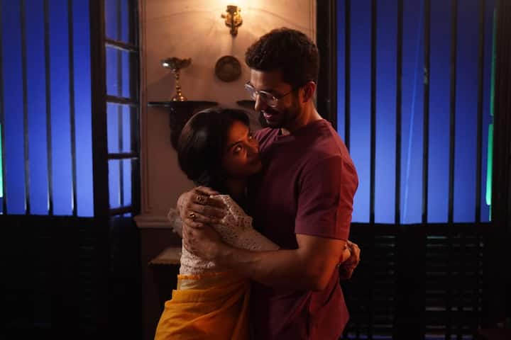 এই সিরিজ সম্পর্কে রোহন বলছেন, 'বিষহরি-র অংশ হতে পারা আমার কাছে একটা দারুণ অভিজ্ঞতা। এই শো-টার মধ্যে পুরাণের বিভিন্ন গল্প রয়েছে, ভয় রয়েছে, রহস্য রয়েছে আর আরও অনেক কিছু বিষয় রয়েছে।'