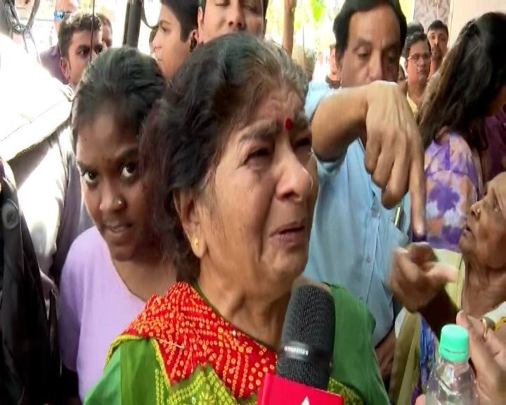 रिझर्व्ह बँक ऑफ इंडियानं मुंबईतील न्यू इंडिया को ऑपरेटिव्ह बँकेवर निर्बंध लादले आहेत. बँकेचं कामकाज काल म्हणजेच गुरुवारी बंद झाल्यानंतर पुढील सहा महिन्यांच्या काळासाठी निर्बंध लादण्यात आले आहेत.