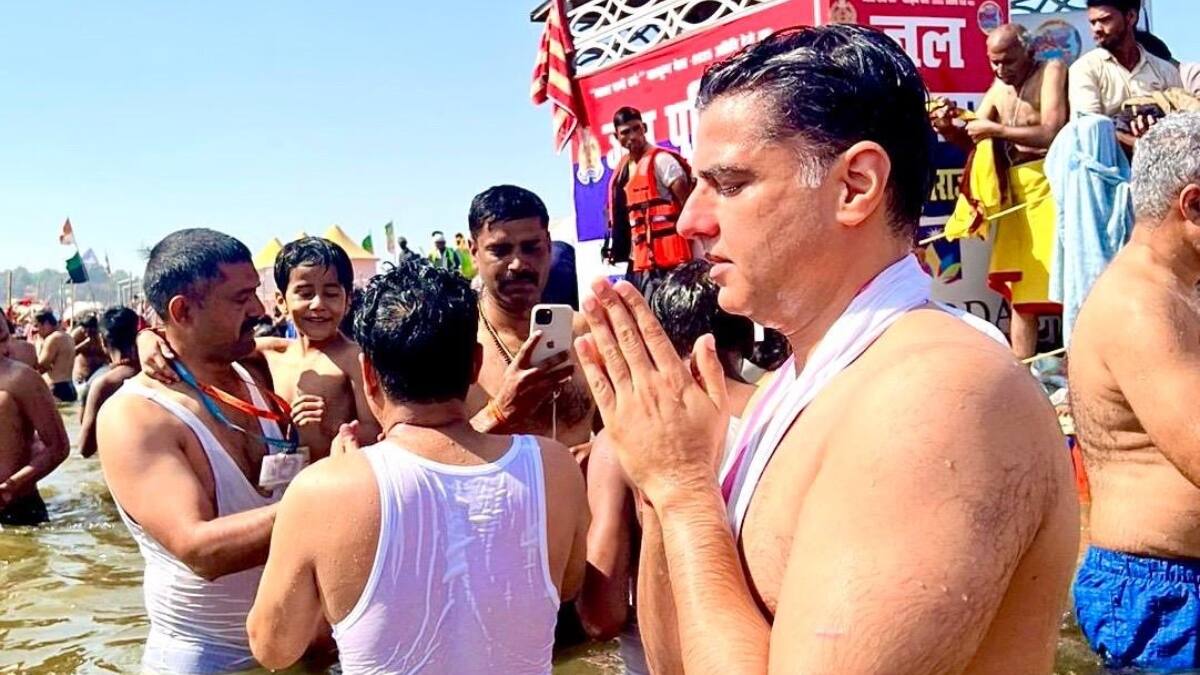 ज्योतिरादित्य सिंधिया और सचिन पायलट ने महाकुंभ में किया गंगा स्नान, देखें तस्वीरें