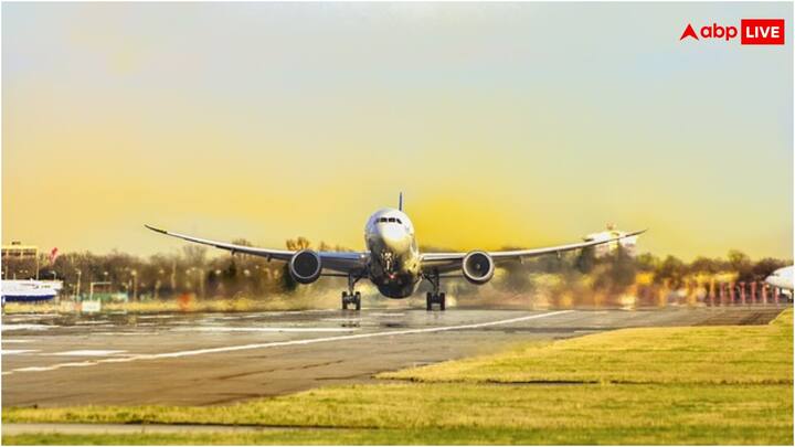 जब भी हम किसी फाइटर प्लेन को हवा में उड़ते हुए देखते हैं तो सबसे पहले हमें उसकी स्पीड ही आकर्षित करती है. दरअसल, एक फाइटर प्लेन की स्पीड कमर्शियल यानी यात्री विमान से कई गुना ज्यादा होती है.