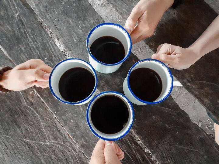 బ్లాక్​ కాఫీలోని యాంటీ ఆక్సిడెంట్లు కాలేయ వాపు, నష్టాన్ని తగ్గించి.. లివర్​ని రక్షించడంలో హెల్ప్ చేస్తుందట. దీర్ఘకాలిక కాలేయ వ్యాధి ప్రమాదాన్ని 71 శాతం తగ్గిస్తుందట.(Image Source : Freepik)