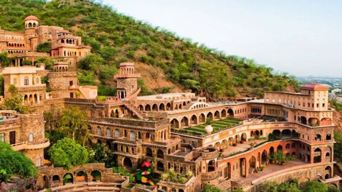 From Neemrana Fort To Hauz Khas Village: Places In And Around Delhi To Visit On Valentine's Day