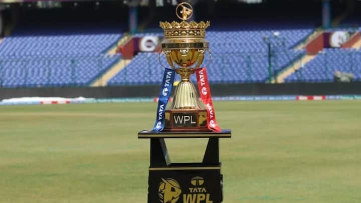 वीमेंस प्रीमियर लीग (WPL 2025) सीजन का आगाज 14 फरवरी से हो रहा है. टूर्नामेंट का फाइनल मैच 15 मार्च को खेला जाएगा. इस लीग में दुनिया की कई खूबसूरत महिला क्रिकेटर खेल रही होंगी.