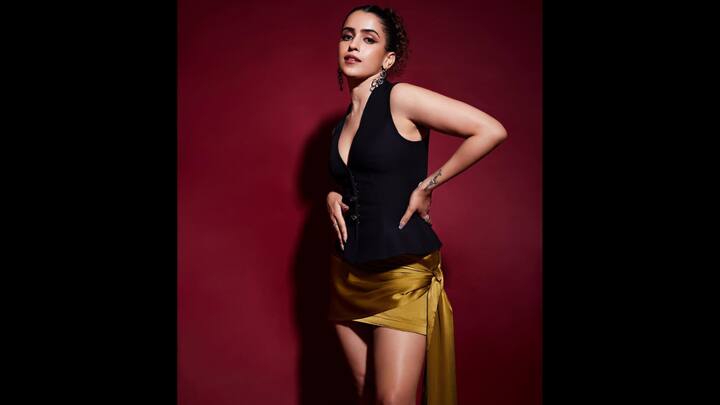 1. Sanya Malhotra: Sanya Malhotra looks absolutely stunning in a chic crop blazer that she paired with a mini skirt. The wrap around skirt had a knotted detail on the side and has been crafted with luxurious fabric. The outfit is ideal for a stylish date night. (Image Source: Instagram/@sanyamalhotra_)