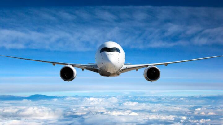 उड्डाण करण्यासाठी ही निवड कोणत्याही तांत्रिक समस्येच्या पलीकडे आहे. विमाने ग्रहाच्या वक्रतेशी जुळवून घेतात.