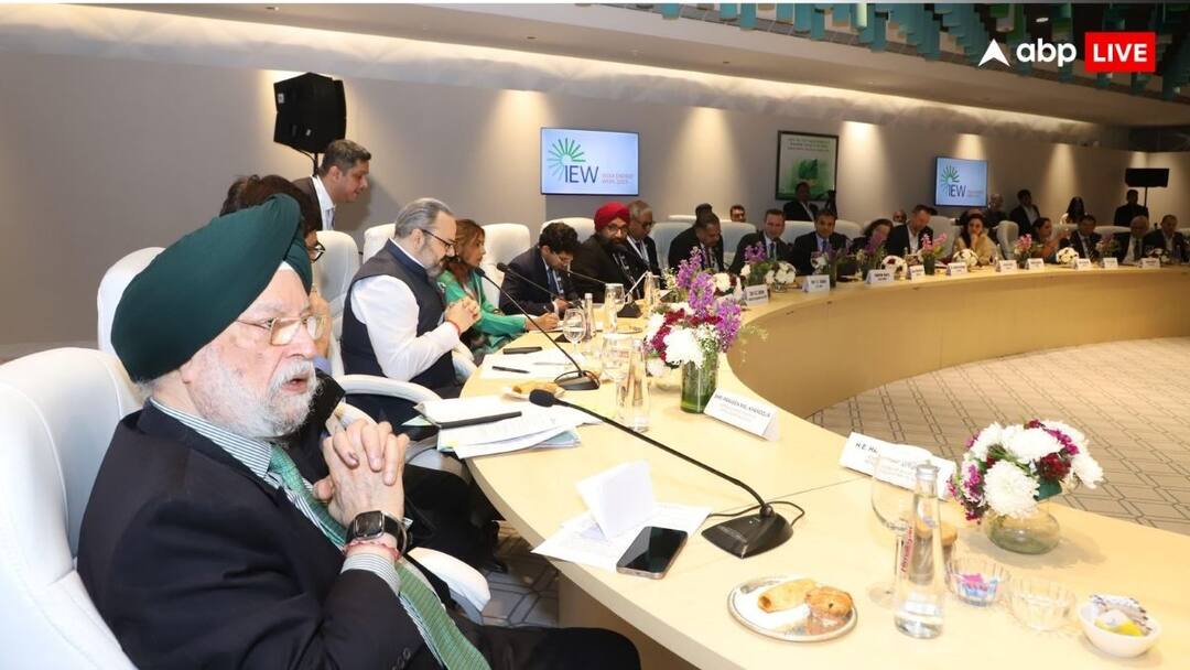 IEW 2025 India signed several important agreements to strengthen energy security diversify supply sources encourage innovation in Oil Gas sector ANN IEW 2025: भारत ने इंडिया एनर्जी वीक 2025 में किए ये बड़े समझौते, जानें इससे कितना होगा फायदा