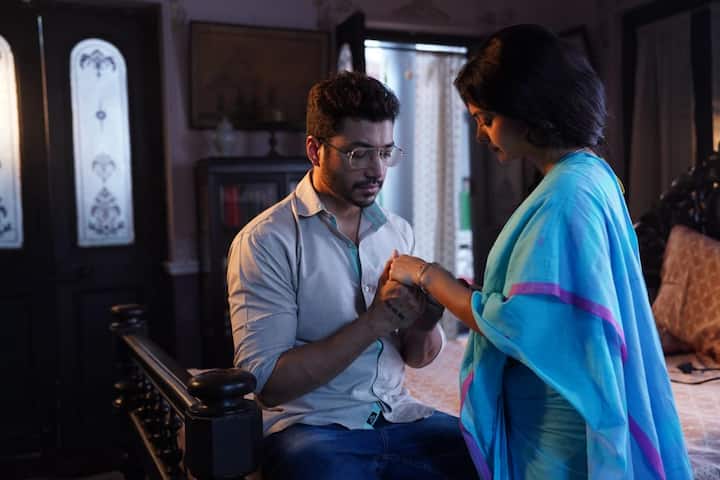 এই ওয়েব সিরিজে শোলাঙ্কির চরিত্রের নাম রাজনন্দিনী। রোহনের চরিত্রের নাম তথাগত ও কৌশিকের চরিত্রের নাম অভিরূপ। মিত্রবাড়ির নাগপঞ্চমী উৎসবকে ঘিরেই আবর্তিত হবে এই সিরিজের গল্প।