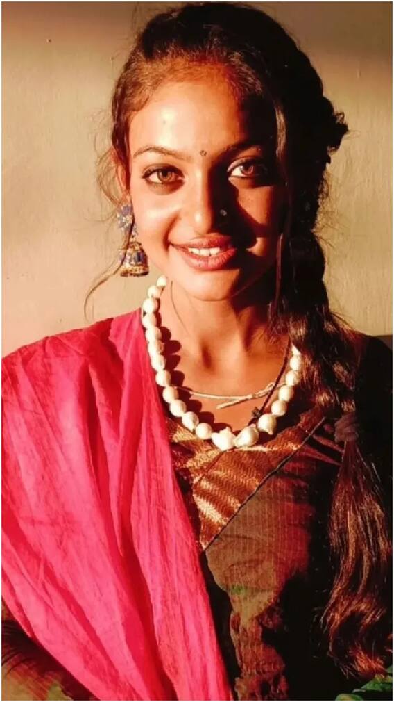 महाकुंभ गर्ल मोनालिसा ने जूलरी ब्रांड प्रमोट करने के लिए कितनी वसूली फीस?