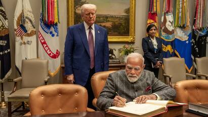 Trump Modi Meeting Key Highlights Takeaways 5 Important Deal Signed Between USA India வாங்க மோடி, வரேன் டிரம்ப்.! அன்பு மட்டுமல்ல அலர்ட்டாக இருந்த 2 தலைவர்கள்: டாப் 5 முடிவுகள்..