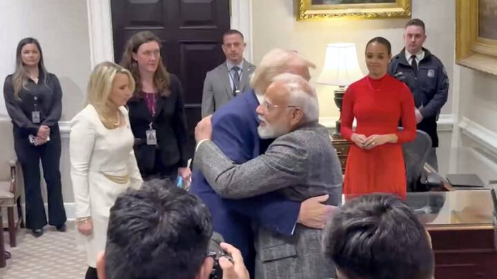 प्रधानमंत्री मोदी ने कहा कि मुझे आपको व्हाइट हाउस में वापस देखकर बहुत खुशी हो रही है. मैं भारत के 140 करोड़ लोगों की ओर से आपको बधाई देता हूं. भारत के लोगों ने मुझे तीसरी बार प्रधानमंत्री के रूप में सेवा करने का अवसर दिया. इस कार्यकाल में मुझे अगले चार वर्षों के लिए एक बार फिर राष्ट्रपति ट्रंप के साथ काम करने का अवसर मिला है और यह मेरे लिए बहुत खुशी की बात है.