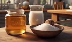 lifestyle: ખાંડ કે મધ, જાણો દૂધમાં શું ભેળવીને પીવું યોગ્ય છે