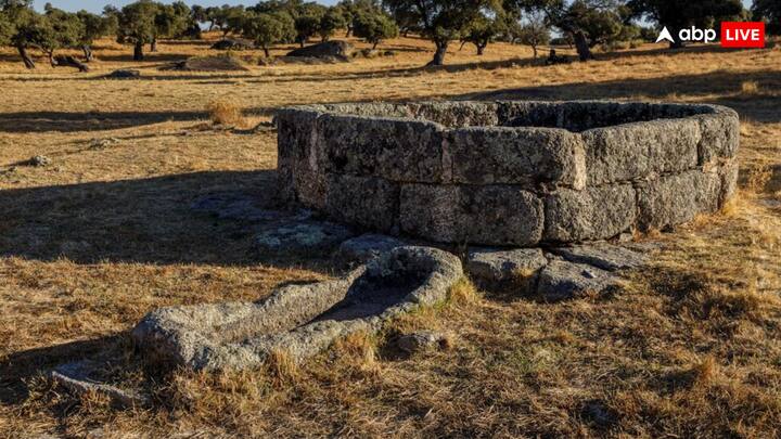 अब सवाल ये है कि जब इन कुओं में तेल है तो सरकार या जमीन मालिक इसका इस्तेमाल क्यों नहीं कर रहे हैं. दरअसल ये कुएं इतने पुराने हैं कि इनकी संरचना खराब हो चुकी है और ये किसी काम के नहीं है.