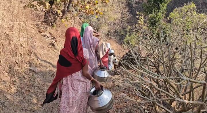 फेब्रुवारी महिन्याच्या दुसऱ्या आठवड्यापासून  सातपुड्याच्या डोंगररांगांमध्ये पाणीटंचाईच्या झळा जाणवू लागल्यात..