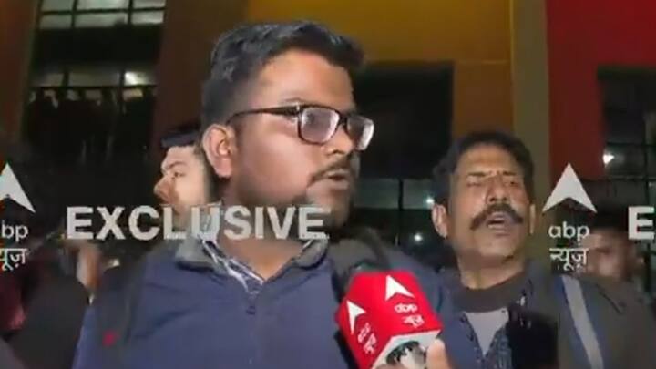 स्टेशन पर मौजूद यात्रियों ने अव्यवस्थाओं को लेकर नाराजगी जताई. एक यात्री ने कहा,