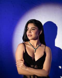 கூச்சத்தை குப்பையில் வீசிய திவ்யபாரதி...பிகினியில் வெளியிட்ட புகைப்படங்கள்