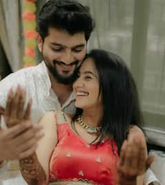 Divya Pugaonkar Engagement PHOTOS: सुरू झाली हो लगीनघाई... हिरवी साडी, हिरवा चुडा अन् केसात गजरा; दिव्या पुगावकरचा साखरपुडा संपन्न PHOTO