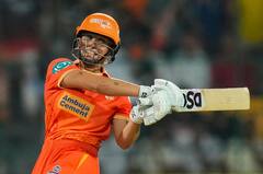 WPL 2025: WPL के पहले मैच में टूटते-टूटते बचा रिकॉर्ड, मैदान में हुई छक्कों की बारिश