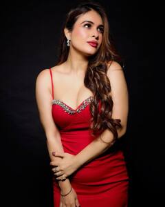 Neha Malik: રેડ બોડીકોનમાં નેહા મલિકે સોશિયલ મીડિયામાં લગાવી આગ, જુઓ તસવીરો