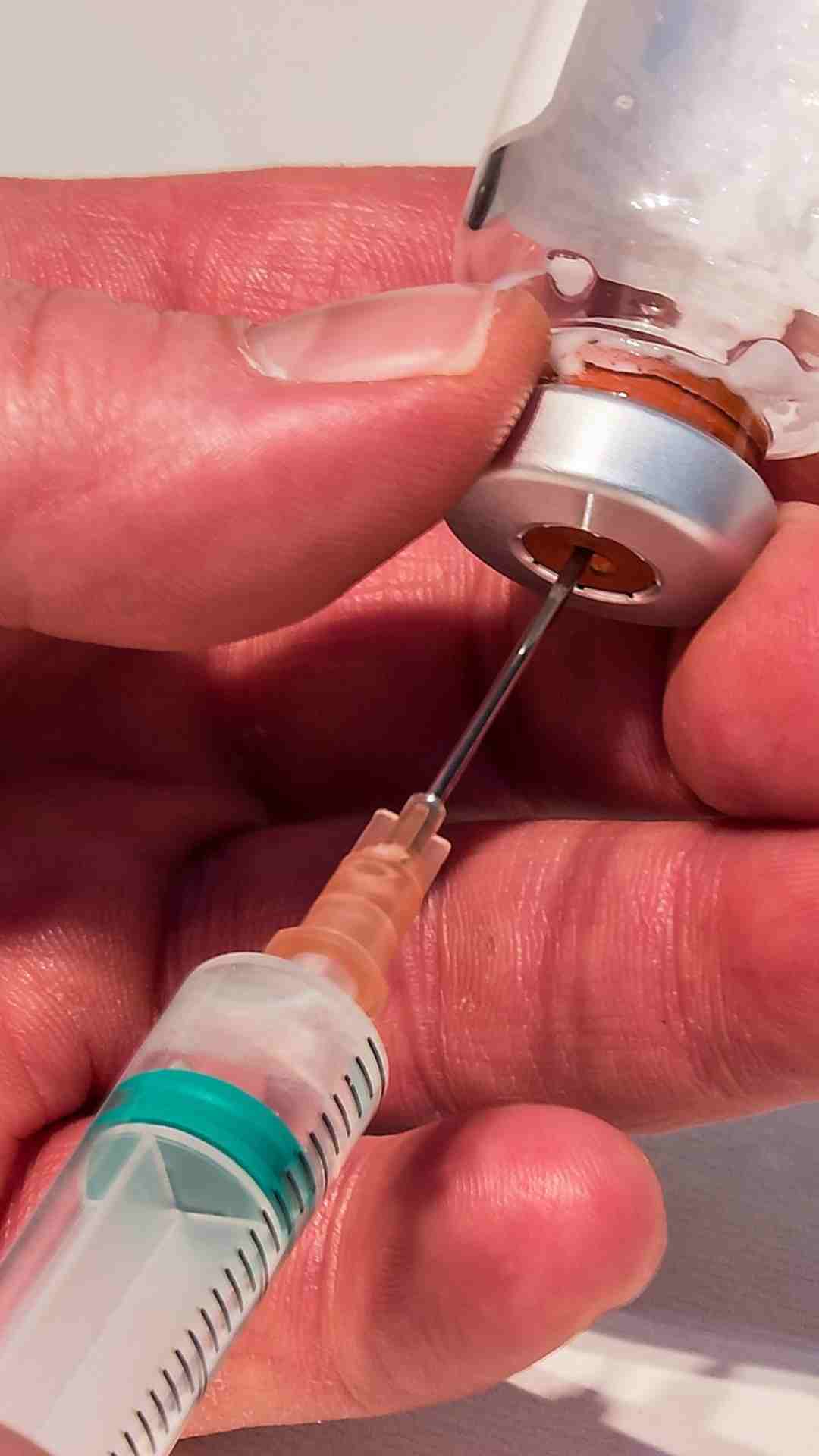जब हम बीमार पड़ते हैं तो डॉक्टर दवाई के साथ-साथ इंजेक्शन भी लगाते हैं