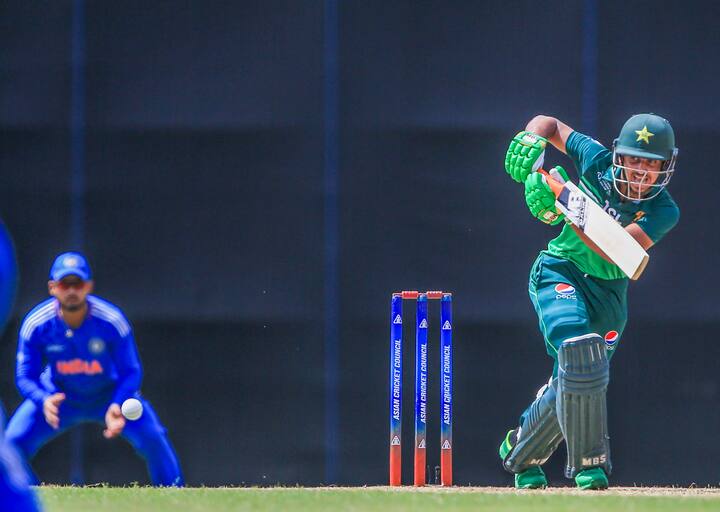 अफगानिस्तान से पाकिस्तान सैम अयूब और अल्लाह गज़नाफ़र, इंग्लैंड से जैकब बेथेल और न्यूजीलैंड के बेन सायर्स को भी चोट के कारण टूर्नामेंट से त्याग दिया गया है।