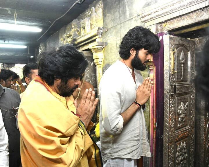 పవన్ కళ్యాణ్ తో పాటూ కుమారుడు అకీరానందన్ తో కూడా స్వామివారిని దర్శించుకుని ప్రత్యేక పూజలు చేశాడు